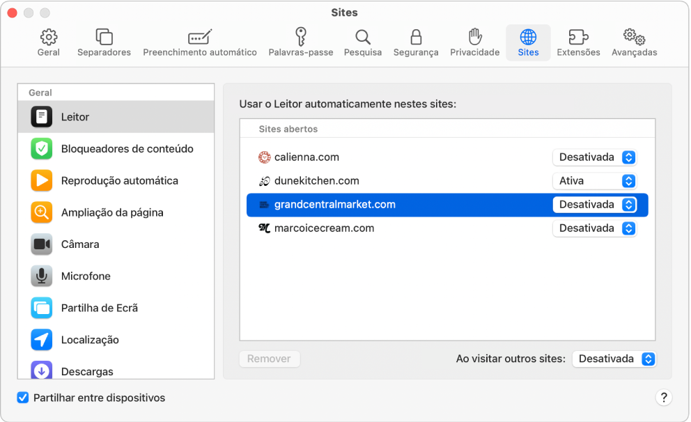 Uma janela a mostrar as preferências do Safari para os sites, com a opção “Partilhar entre dispositivos” selecionada na parte inferior da barra lateral.