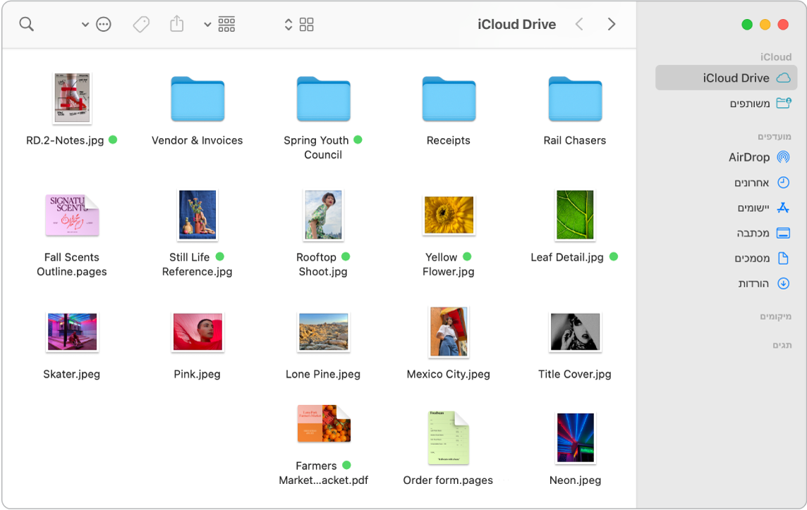 חלון Finder פתוח, עם הקבצים והתיקיות מוצגים כצלמיות.