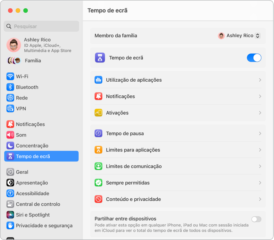 A janela das definições de Tempo de ecrã a mostrar opções para “Utilização de aplicações”, “Notificações” e “Ativações”, assim como opções para gerir o Tempo de ecrã, assim como agendar “Tempo de pausa”, definir “Limites para aplicações e comunicações”, etc.