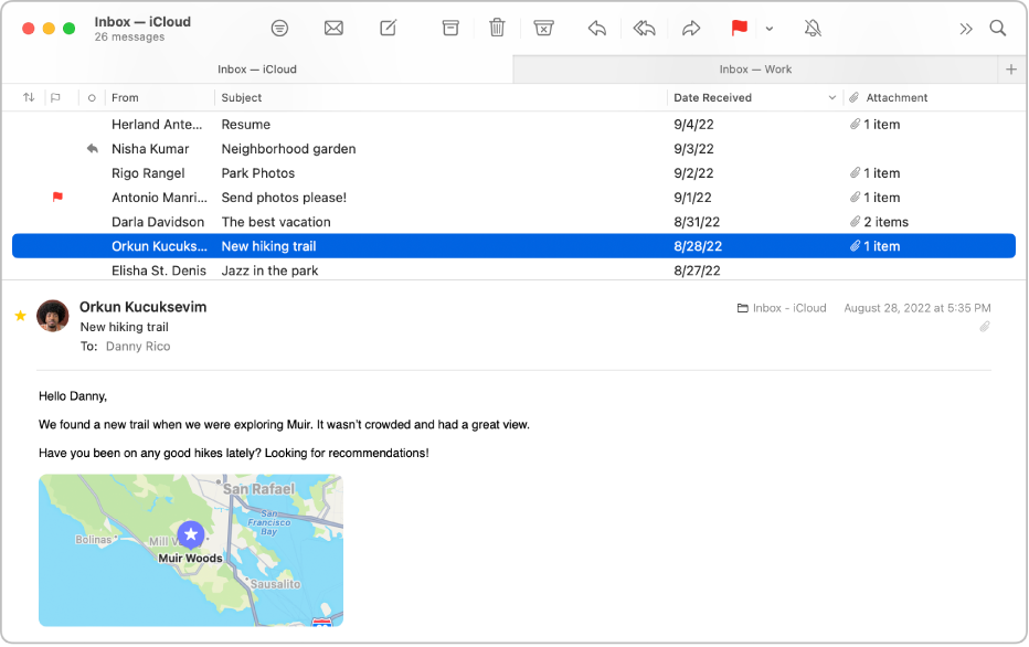 La fenêtre de Mail montrant la liste des messages en présentation Colonne, avec des colonnes telles que Expéditeur, Objet et « Date de réception », et l’aperçu du message sous la liste.