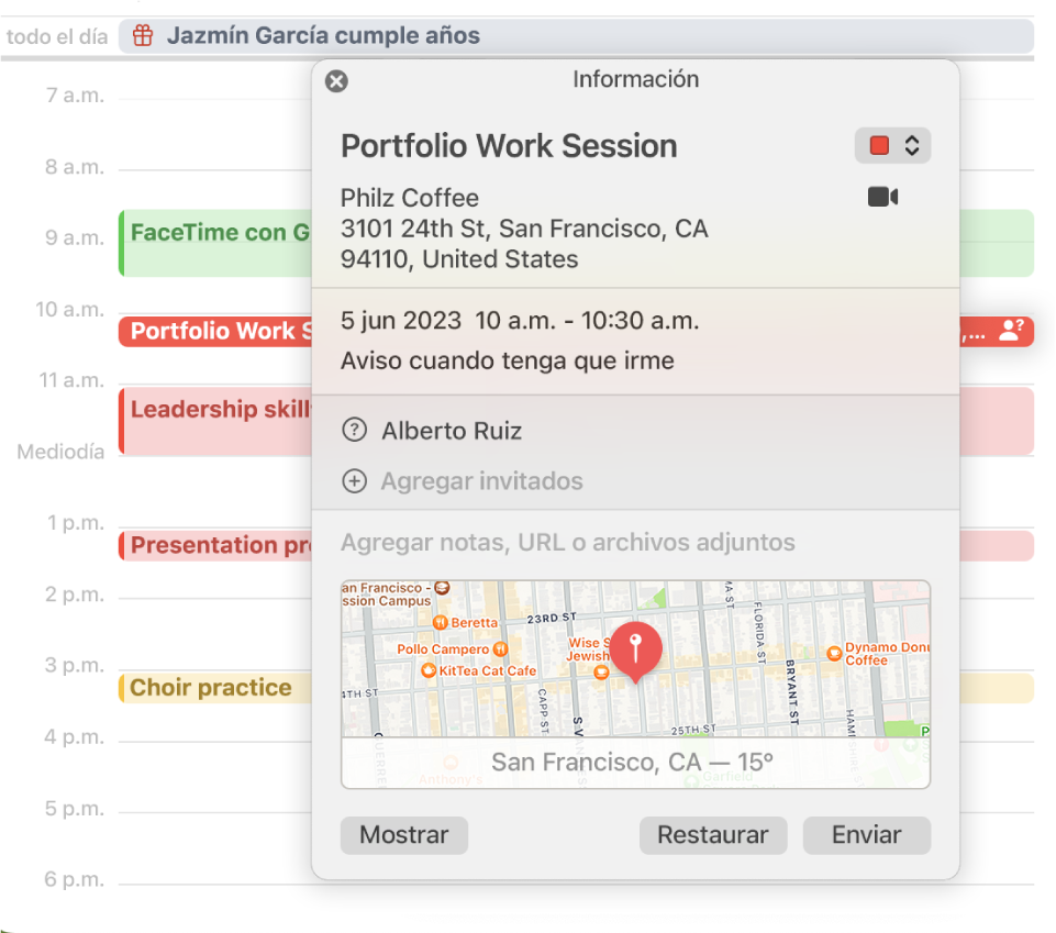 La ventana de información de un evento mostrando los invitados y la ubicación en un mapa pequeño.