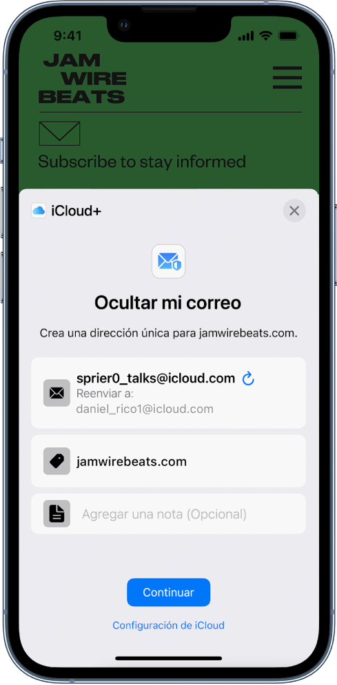 La mitad inferior de la pantalla muestra la opción Ocultar mi correo de iCloud+, que muestra el correo electrónico generado de forma aleatoria, la dirección para reenviar el correo, la URL del sitio web y una nota. En la parte inferior de la pantalla está el botón Continuar y un enlace que lleva a la configuración de iCloud.