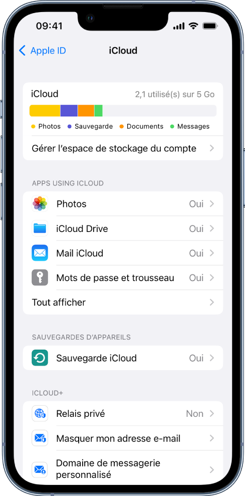 Écran des réglages iCloud montrant l’indicateur d’espace de stockage d’iCloud et une liste d’apps et de fonctionnalités, notamment Mail, Contacts et Messages, pouvant être utilisées avec iCloud.