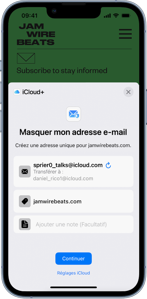 La moitié inférieure de l’écran est occupée par l’option Masquer mon adresse e-mail pour iCloud+. Elle contient l’adresse e-mail générée de manière aléatoire, l’URL du site web et une remarque. En bas de l’écran se trouvent le bouton Continuer et un lien vers Réglages iCloud.