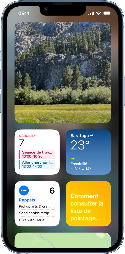 Des widgets dans la galerie de widgets de l’iPhone, notamment Photos, Calendrier et Météo.