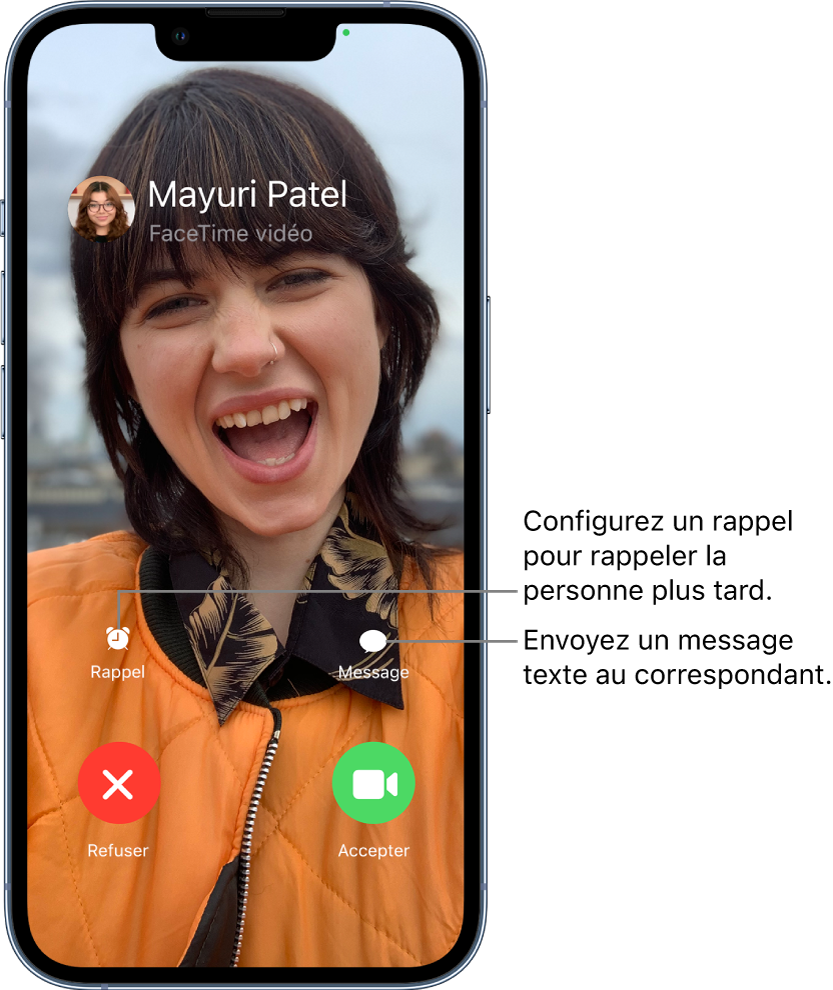 L’écran d’appel entrant. Au bas de l’écran, dans le rang du haut (de gauche à droite) : les boutons Rappel et Message. Dans le rang du bas, de gauche à droite : les boutons Refuser et Accepter.