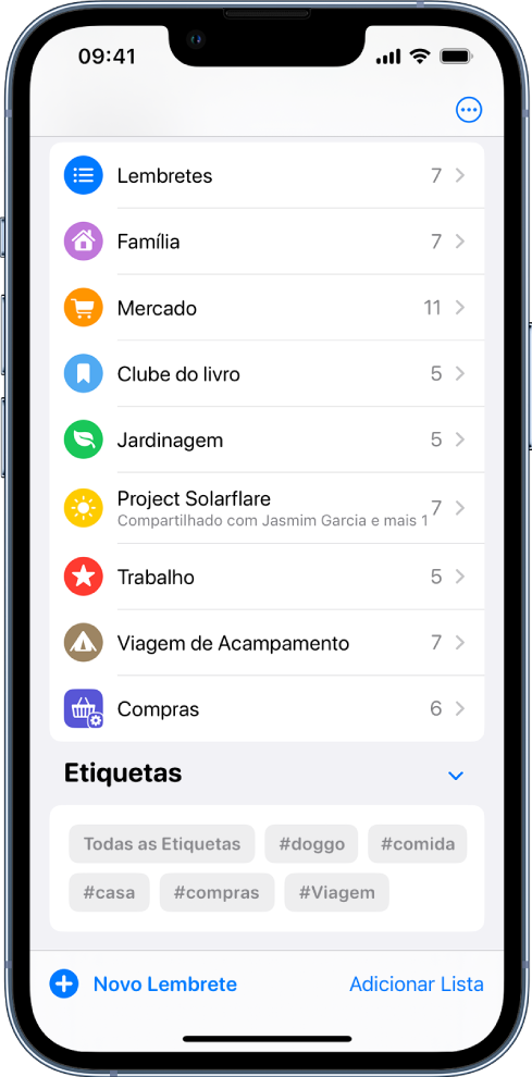 Uma tela mostrando várias listas em Lembretes. O Navegador de Etiquetas está na parte inferior.