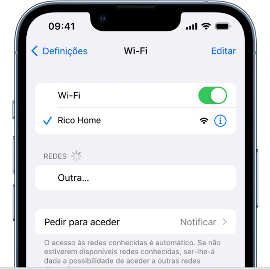 O ecrã de opções de Wi-Fi nas Definições. Wi-Fi está ativo e está selecionada uma rede.