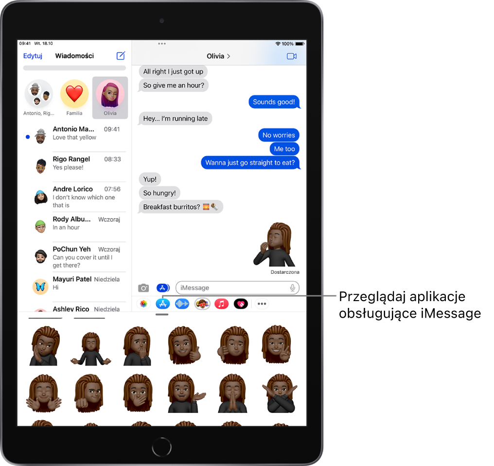 Rozmowa w aplikacji Wiadomości. Zaznaczona jest ikona aplikacji Memoji obsługującej iMessage. Na dole ekranu widoczne są naklejki Memoji.