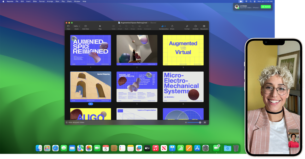 การโทร FaceTime บน iPhone ถัดจากเดสก์ท็อป Mac ที่มีหน้าต่าง Keynote ที่เปิดอยู่ ที่มุมขวาบนของ Mac มีปุ่มสำหรับสลับการโทร FaceTime เป็นการโทรผ่าน Mac