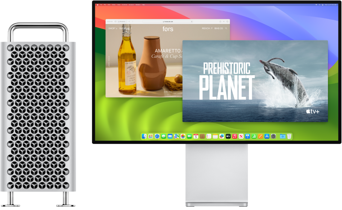 ‏Mac Pro Tower ו-Pro Display XDR זה לצד זה.