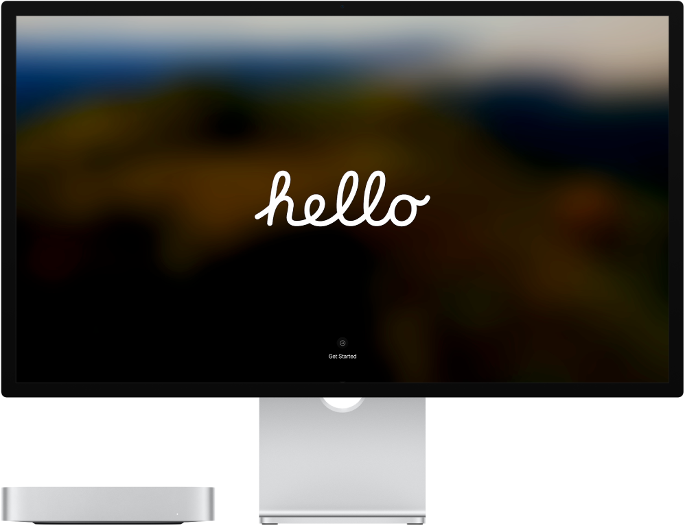 Un Mac mini et un Studio Display côte à côte avec le mot « bonjour » à l’écran.