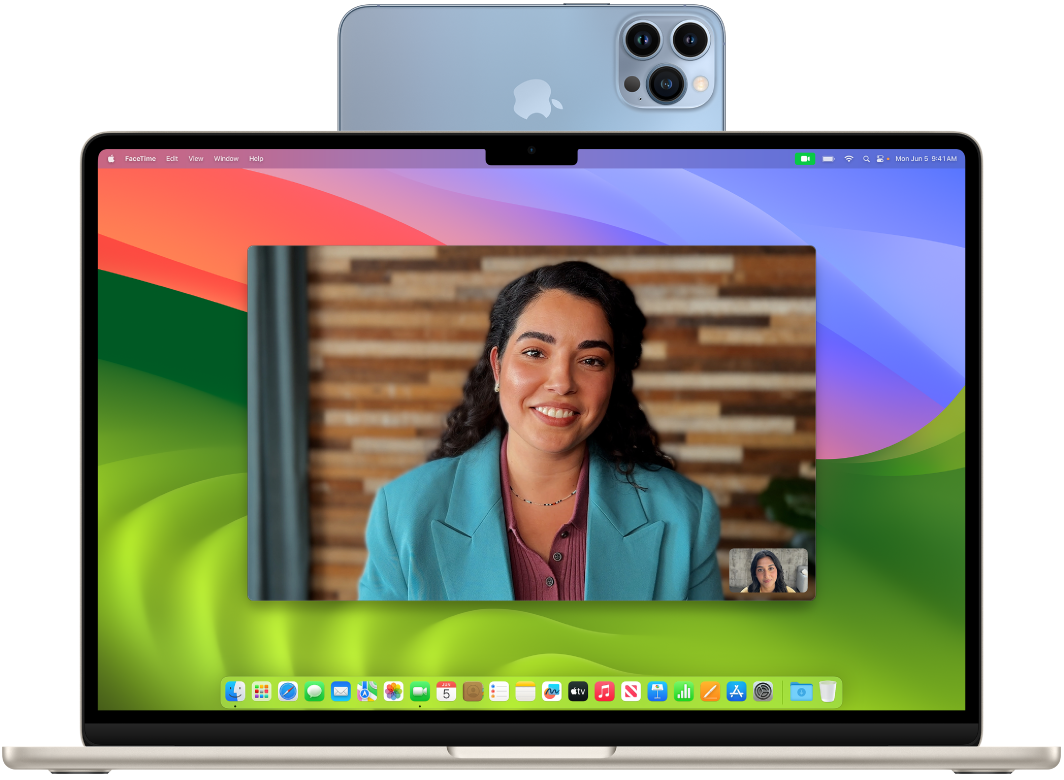 MacBook Air affichant une session FaceTime avec l’effet vidéo « Cadre centré » grâce à l’appareil photo Continuité.