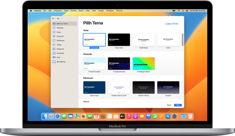 MacBook Pro dengan pemilih tema Keynote dibuka pada skrin. Kategori Semua Tema dipilih di sebelah kiri dan tema dipra reka bentuk kelihatan di sebelah kanan dalam baris mengikut kategori. Menu timbul Bahasa dan Rantau berada di penjuru kiri bawah dan menu timbul Standard dan Lebar berada di penjuru kanan atas.