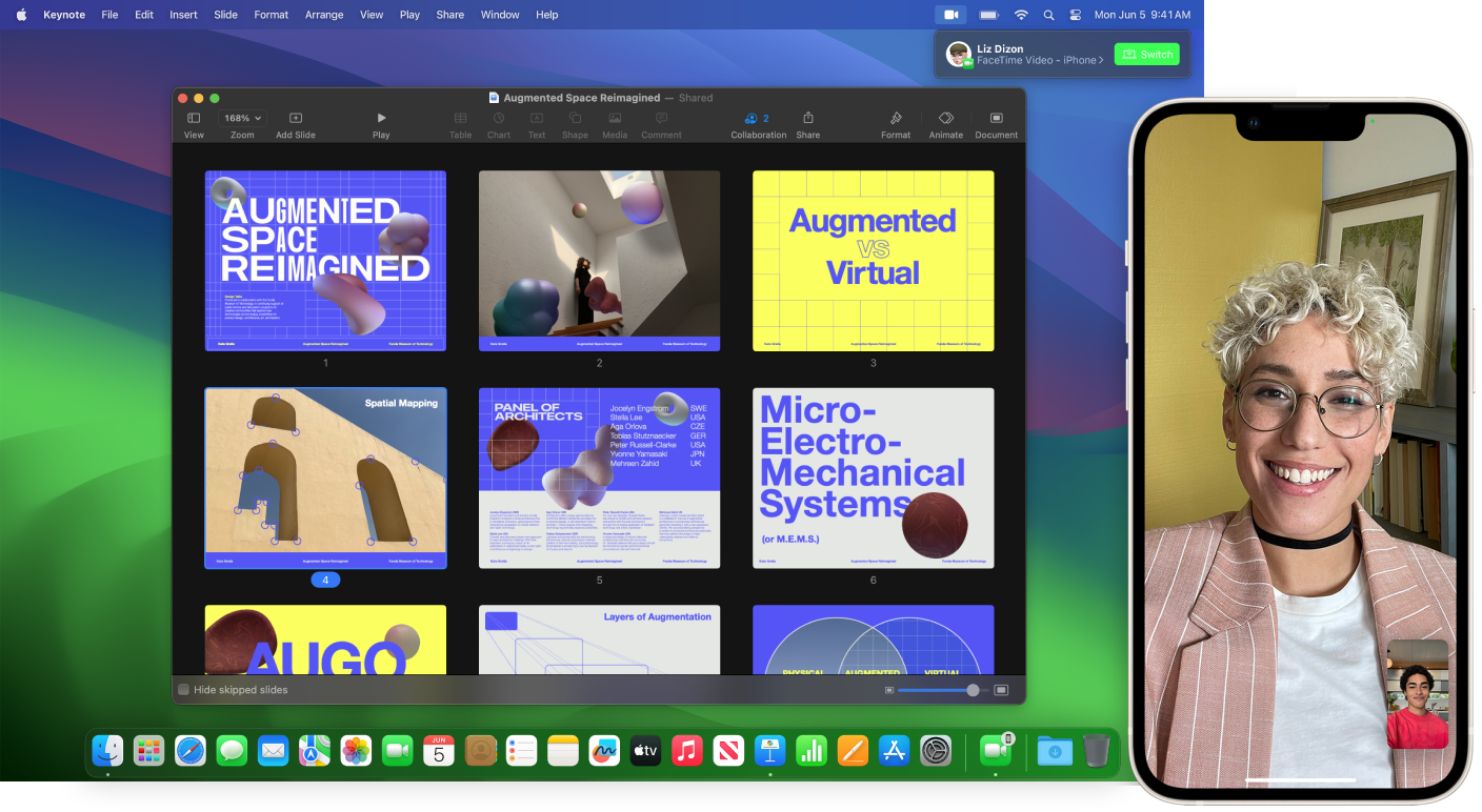 การโทร FaceTime บน iPhone ถัดจากเดสก์ท็อป Mac ที่มีหน้าต่าง Keynote ที่เปิดอยู่ ที่มุมขวาบนของ Mac มีปุ่มสำหรับสลับการโทร FaceTime เป็นการโทรผ่าน Mac