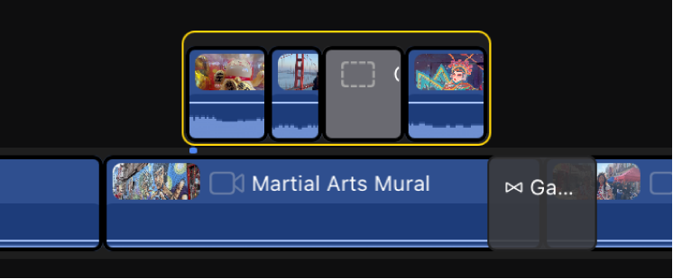 Clips conectados mostrados combinados en una pista conectada encima de la pista principal, con un clip de separación que rellena el espacio entre los dos clips.