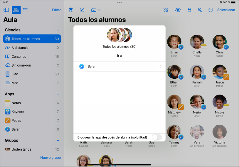 Panel de navegación de la ventana Aula en el iPad que muestra un grupo de alumnos seleccionados y, encima, dos destinos entre los que elegir: Libros y Safari.