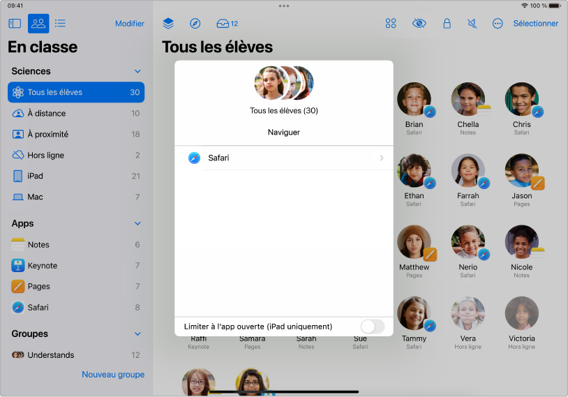 Sous-fenêtre Naviguer de la fenêtre En classe sur l’iPad affichant un groupe d’élèves sélectionnés et, au-dessus, deux destinations parmi lesquelles choisir : Livres et Safari.