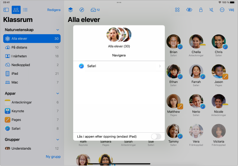 Klassrum-fönstrets navigeringspanel på iPad som visar en grupp valda elever och ovanför två målplatser att välja mellan – Böcker och Safari.