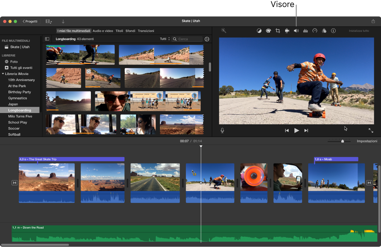 La finestra principale di iMovie che mostra il visore sulla destra nella parte superiore della timeline