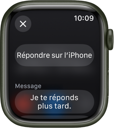 L’app Téléphone affichant des options pour un appel entrant. Le bouton « Répondre sur l’iPhone » se trouve en haut et une réponse suggérée apparaît en dessous.