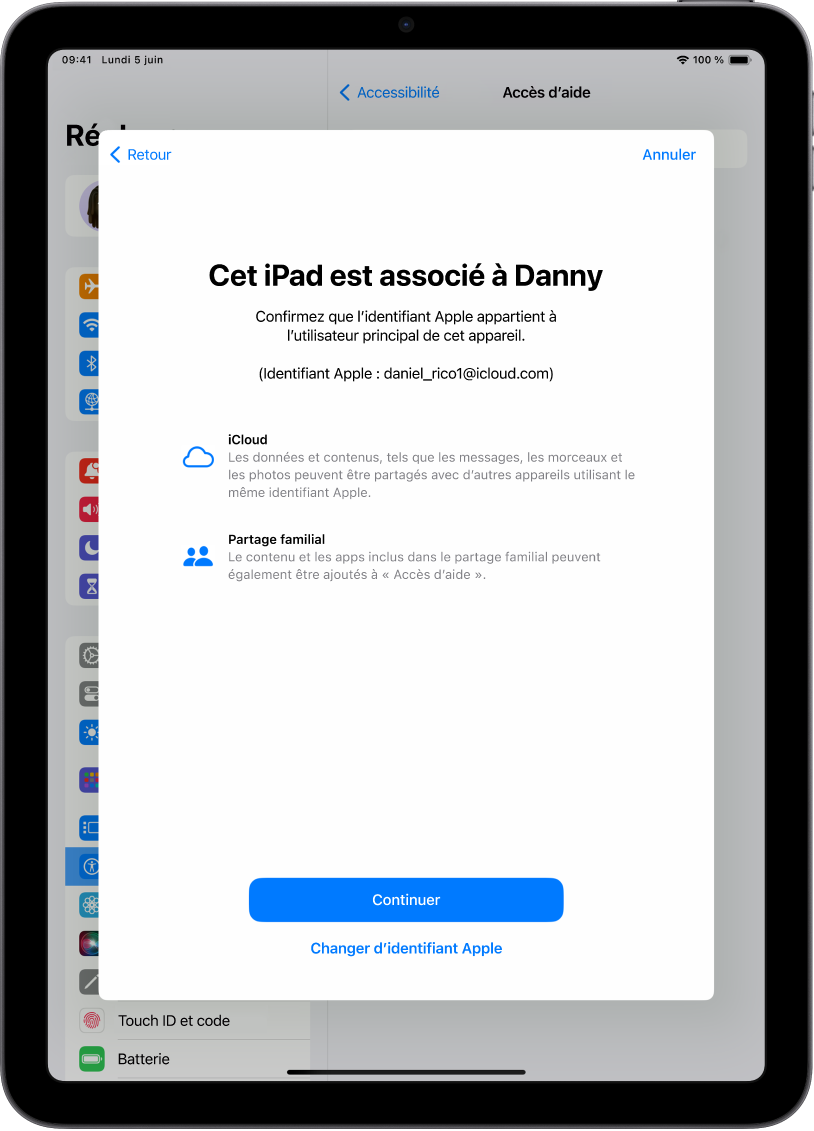 Un iPad affichant l’identifiant Apple associé avec l’appareil et des informations concernant les fonctionnalités iCloud et Partage familial qui peuvent être utilisées avec Accès d’aide.