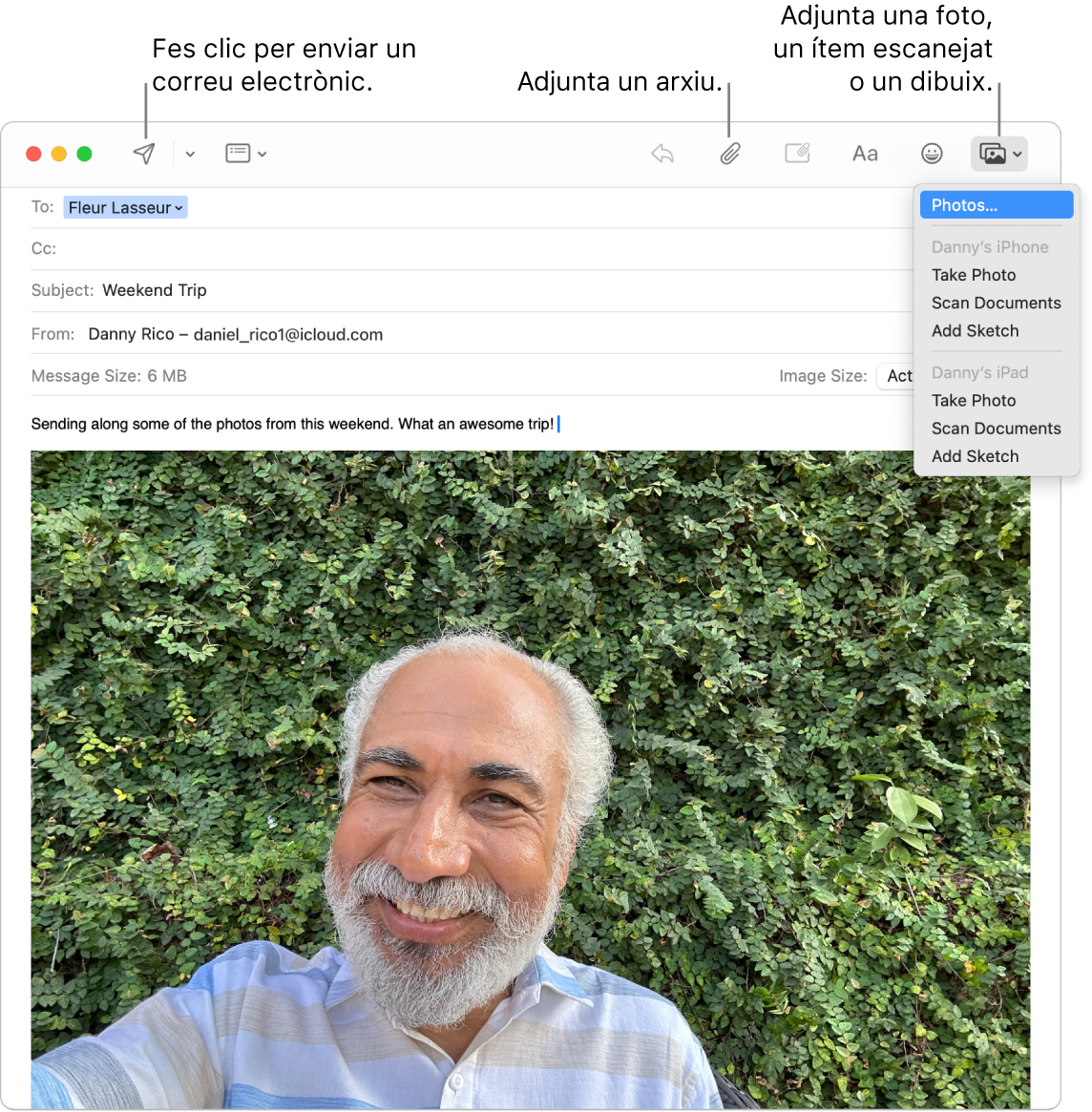 Una finestra del Mail que mostra com s’escriu un missatge nou. El menú desplegable mostra opcions per adjuntar fotos, fer una foto, escanejar un document o afegir un esbós des de l’iPhone o l’iPad del Danny.
