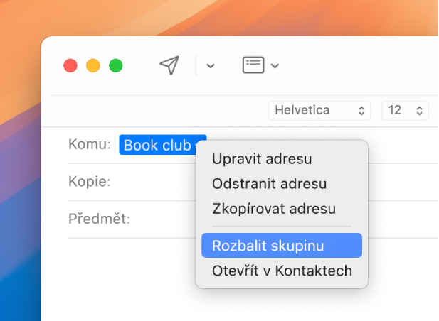 E‑mail v aplikaci Mail, v němž je v poli Komu zobrazen seznam, a místní nabídka obsahující příkaz Rozbalit skupinu