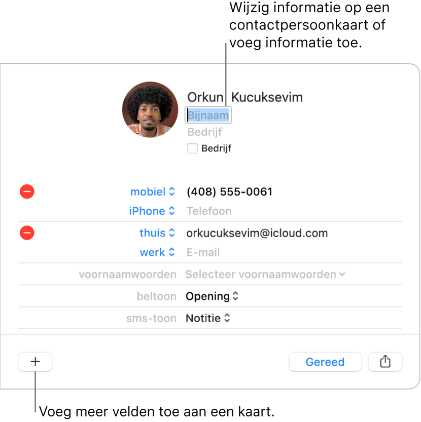 Een contactpersoonkaart met het bijnaamveld onder de contactnaam en een knop onder in het venster om meer velden aan de kaart toe te voegen.
