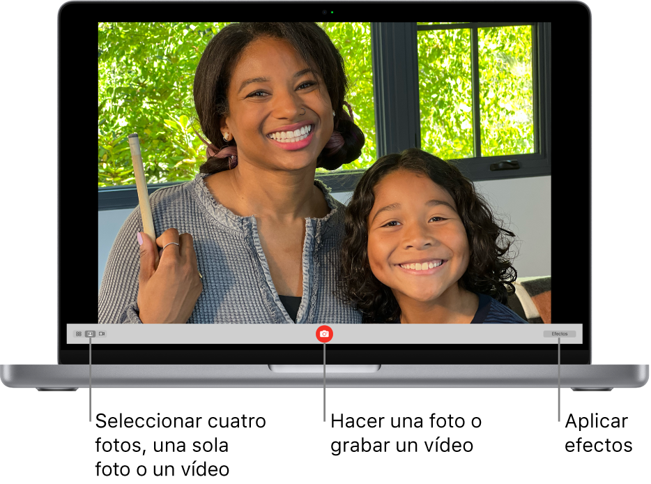 La ventana de Photo Booth con el botón “Hacer foto” abajo. La opción de una sola foto está seleccionada en la parte inferior izquierda de la ventana y el botón Efectos está en la parte inferior derecha de la ventana.