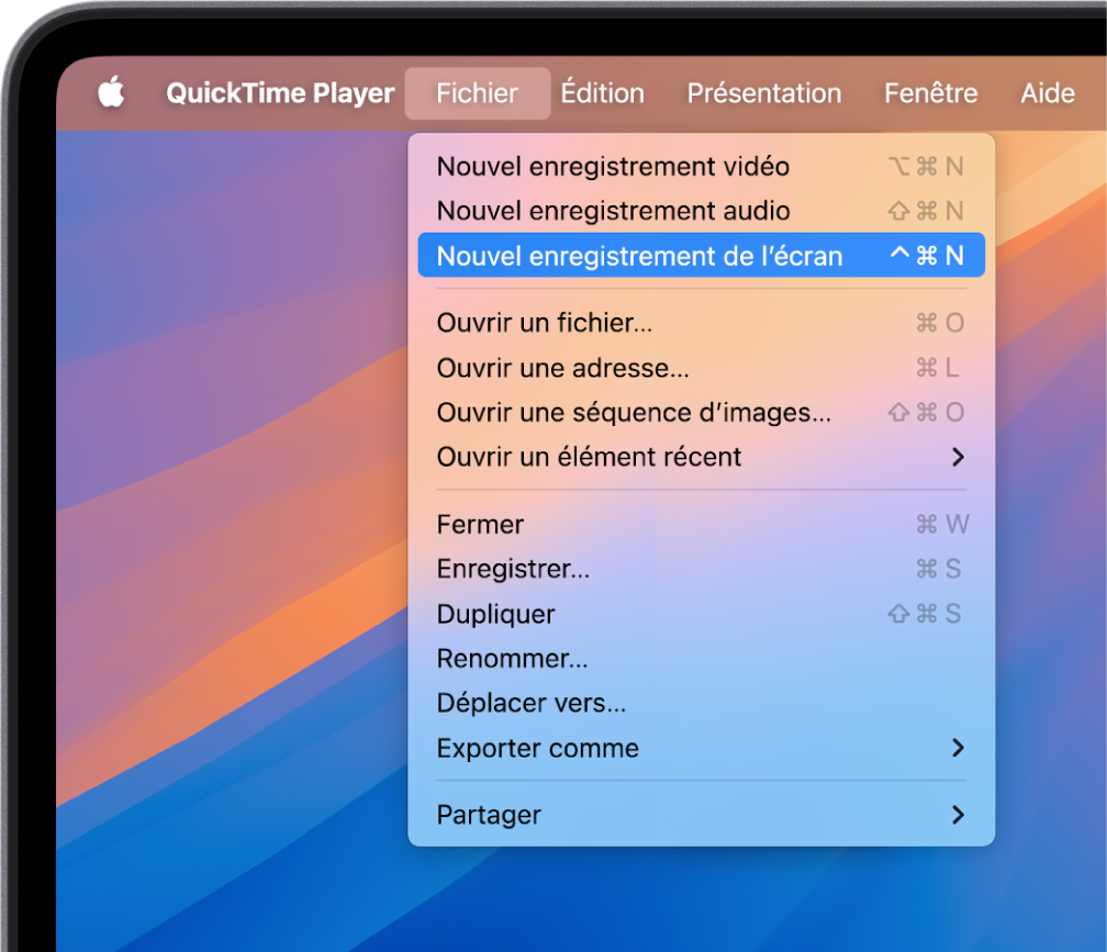 Dans l’app QuickTime Player, le menu Fichier est ouvert et la commande « Nouvel enregistrement de l’écran » est activée pour lancer l’enregistrement de l’écran.