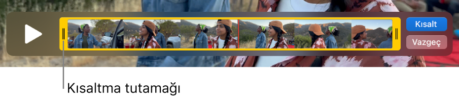 QuickTime Player penceresinde bir klip, klibin bir bölümü sarı tutamaklarla çevrilmiş, kalanı ise sarı tutamakların dışında. Sağda Kısalt düğmesi ve Vazgeç düğmesi.
