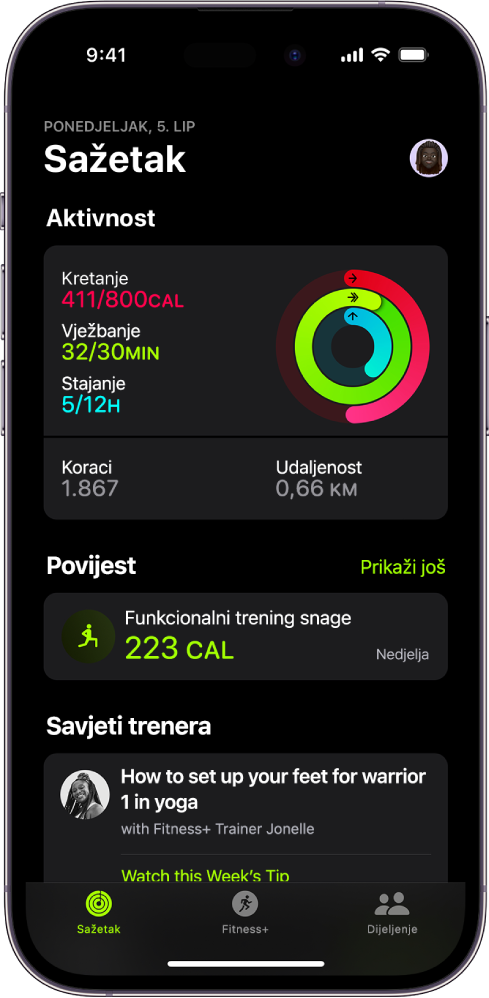 Zaslon sa sažetkom u aplikaciji Fitness prikazuje područja Aktivnost, Povijest i Savjeti trenera.