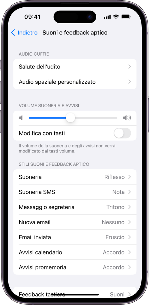 La schermata “Suoni e feedback aptico” in Impostazioni. Le opzioni sullo schermo, dall’alto verso il basso, sono: “Audio cuffie” e “Salute dell’udito”, “Volume suoneria e avvisi” con un cursore per regolare il volume e l’opzione per modificarlo con i tasti e “Stili suoni e feedback aptico”, con le opzioni per Suoneria e “Suoneria SMS”.