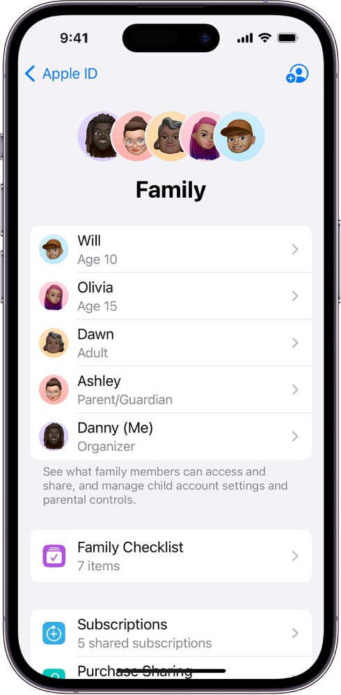ချိန်ညှိမှုများအတွင်းရှိ Family Sharing ဖန်သားပြင်။ မိသားစုဝင်ငါးဦးကို စာရင်းသွင်းပြီးဖြစ်သည်။ ၎င်းတို့၏ နာမည်များအောက်တွင် Family Checklist နှင့် Subscriptions နှင့် Purchase Sharing ရွေးချယ်စရာများရှိသည်။