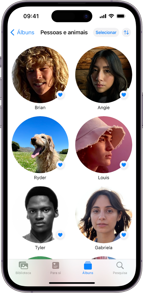 O ecrã Pessoas e animais na aplicação Fotografias. Na parte inferior do ecrã, o separador Álbuns está selecionado.