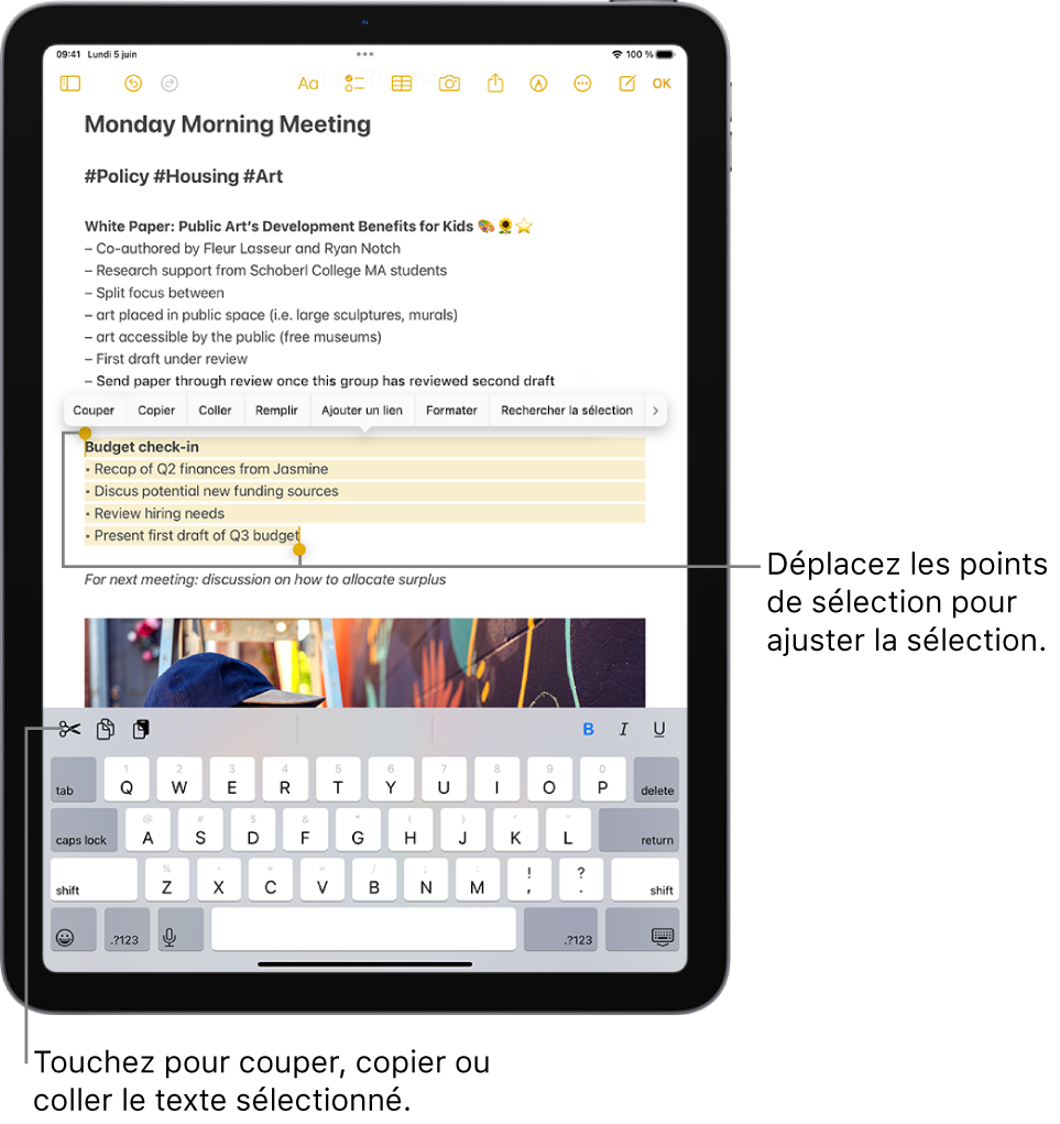 Le texte est sélectionné dans une note dans l’app Notes. Au-dessus du texte sélectionné se trouve un menu de boutons comprenant Couper, Copier et Coller. Le texte sélectionné est surligné, avec des points de poignée permettant d’ajuster la sélection à chaque extrémité.