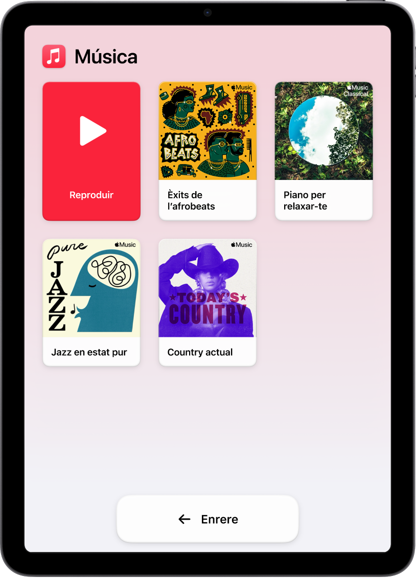 Un iPad amb l’ús assistit activat amb l’app Música oberta. El botó “Reprodueix” és a l’angle superior esquerre de la pantalla i el botó “Enrere” és a la part inferior. Una retícula gran de llistes de reproducció omple el centre de la pantalla.