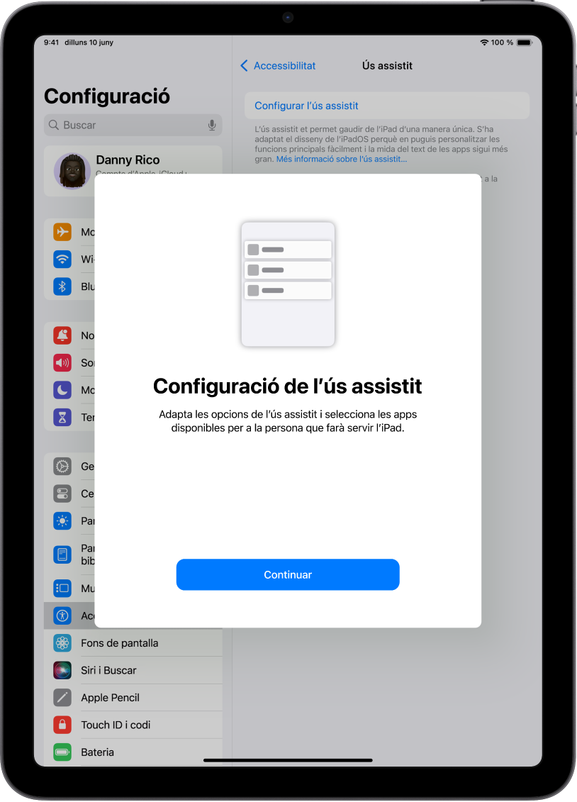 Un iPad amb la pantalla de configuració de l’ús assistit i el botó “Continua” a la part inferior.