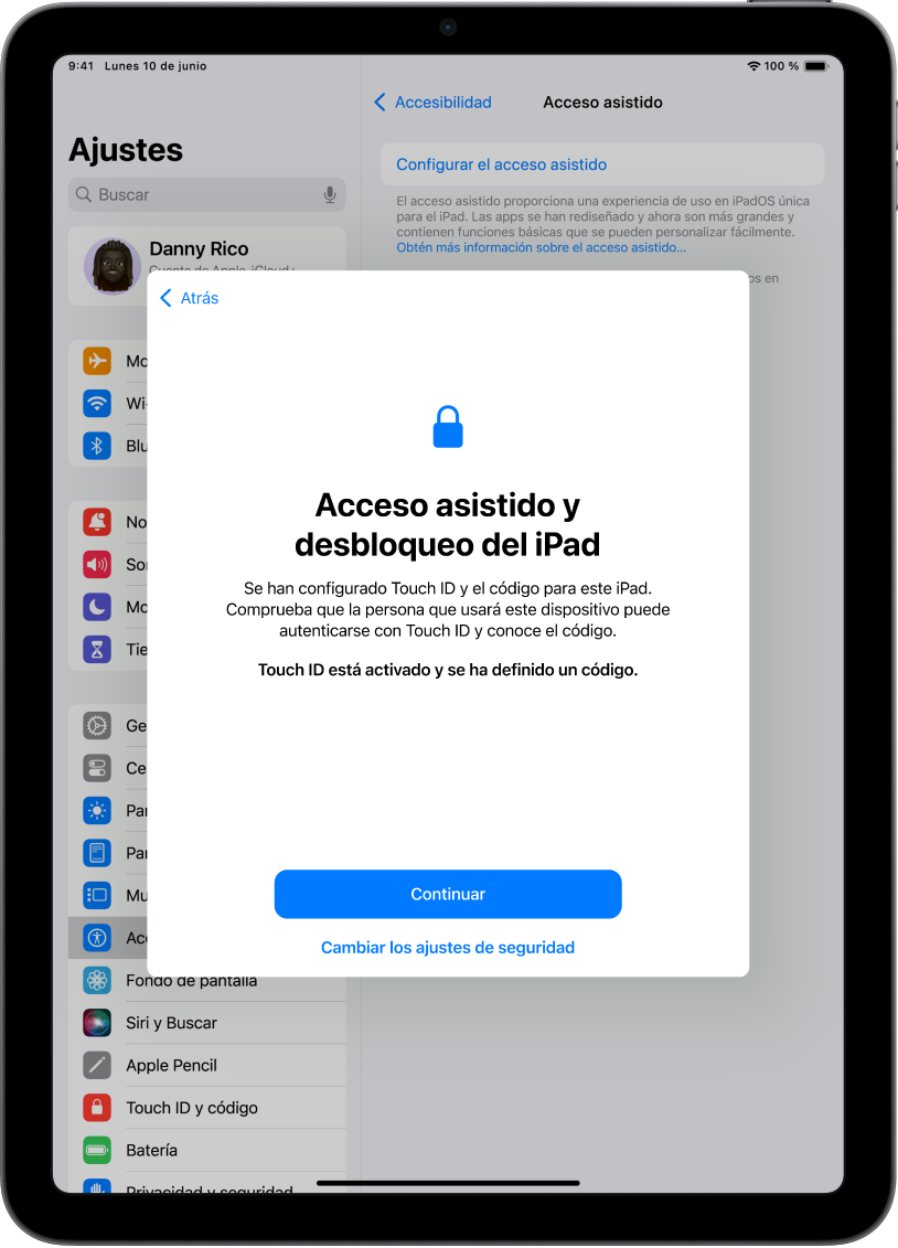 iPad con una pantalla que solicita a la persona de confianza que confirme que la persona que va a usar el dispositivo conoce el código del dispositivo.