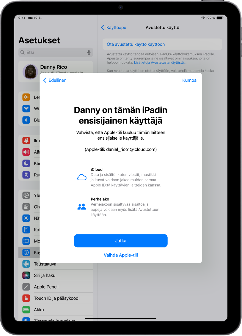 iPad, jossa on näkyvissä laitteeseen yhdistetty Apple-tili ja tietoa iCloud- ja Perhejako-ominaisuuksista, jotka ovat saatavilla avustetussa käytössä.