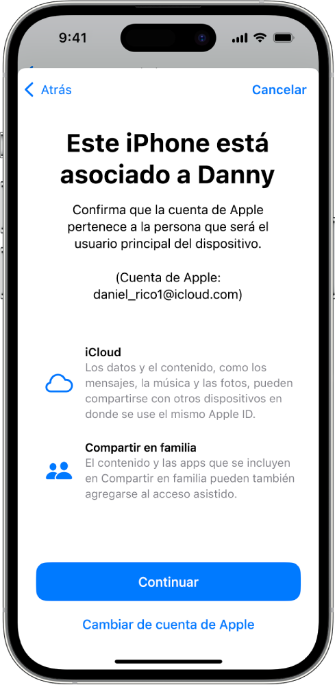 Un iPhone mostrando la cuenta de Apple asociada con el dispositivo e información sobre las funciones de Compartir en familia y iCloud que pueden usarse con el acceso asistido.