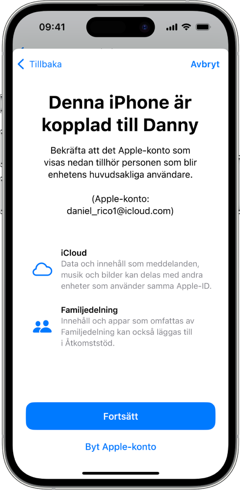 En iPhone visar det Apple-konto som är associerat med enheten och information om iCloud- och Familjedelningsfunktioner som kan användas med Åtkomststöd.