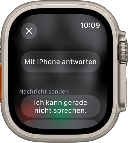 Die App „Telefon“ mit Optionen für eingehende Anrufe. Oben befindet sich die Taste „Mit iPhone antworten“ und eine vorgeschlagene Antwort darunter.