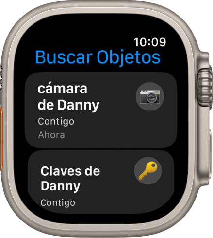 La app Buscar Objetos muestra que llevas contigo los AirTags unidos a una cámara y a un juego de llaves.