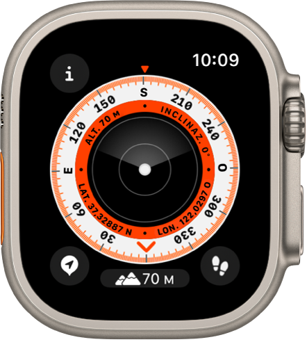 L’app Bussola con un quadrante che mostra l’altitudine, l’inclinazione e le coordinate all’interno dell’anello interno. L’anello esterno mostra la direzione della bussola in gradi. Il pulsante Info è in alto a sinistra, il pulsante Waypoint è in basso a sinistra, il pulsante Altitudine è al centro in basso e il pulsante “Torna sui tuoi passi” in basso a destra.