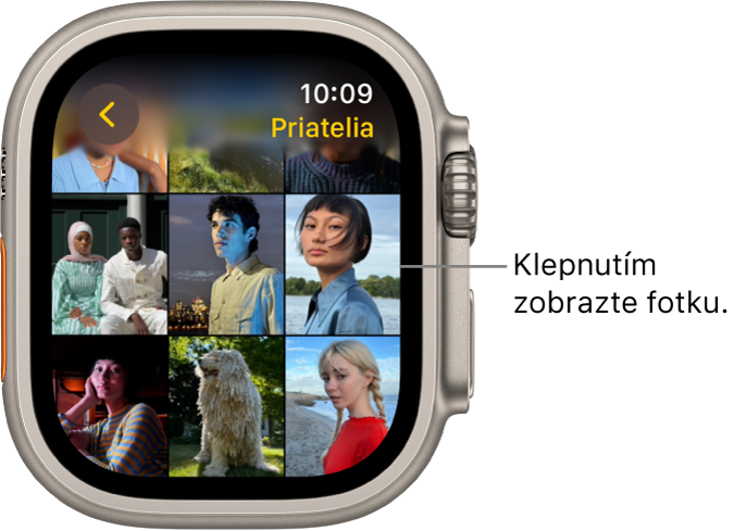 Hlavná obrazovka aplikácie Fotky na Apple Watch s niekoľkými fotkami zobrazenými v mriežke.