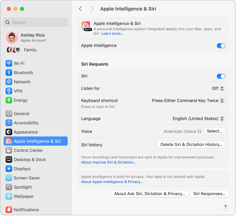 Apple Intelligence & Siri seadete aken, kus on valitud Siri ning paremal on erinevad Siri kohandamise valikud