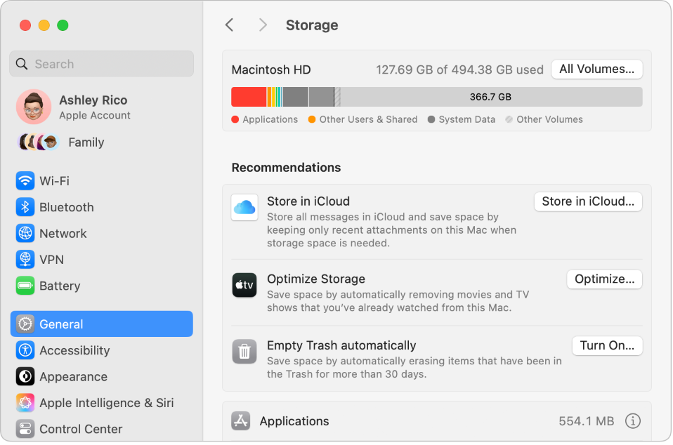 Les réglages Recommandations pour le stockage, présentant les options Stocker dans iCloud, Optimiser le stockage, et Vider la corbeille automatiquement.