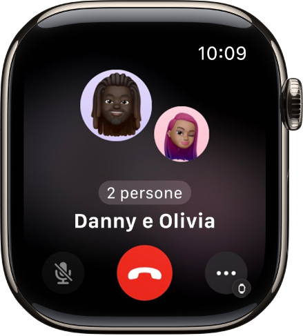 L’app Telefono con una chiamata FaceTime di gruppo in corso. Alla chiamata partecipano la persona che ha avviato la chiamata e altri due utenti.